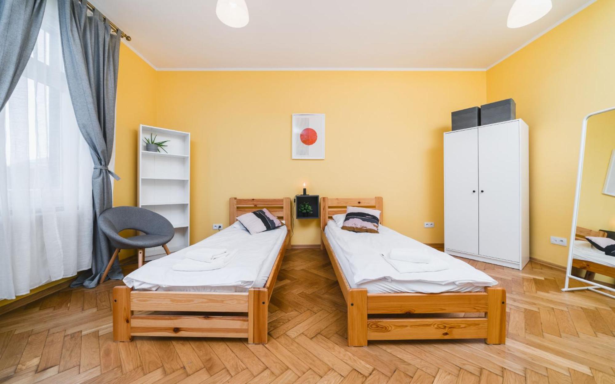 Modern Urban Escape - Old Town - By Upstairs Apartament Kraków